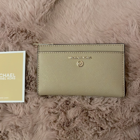 ❌SOLD❌Michael Kors wallet - Picture 3 of 6